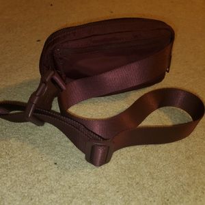 Lululemon everywhere belt bag in cassis
